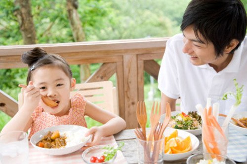 Trẻ biếng ăn bổ sung gì ? Tư vấn từ chuyên gia