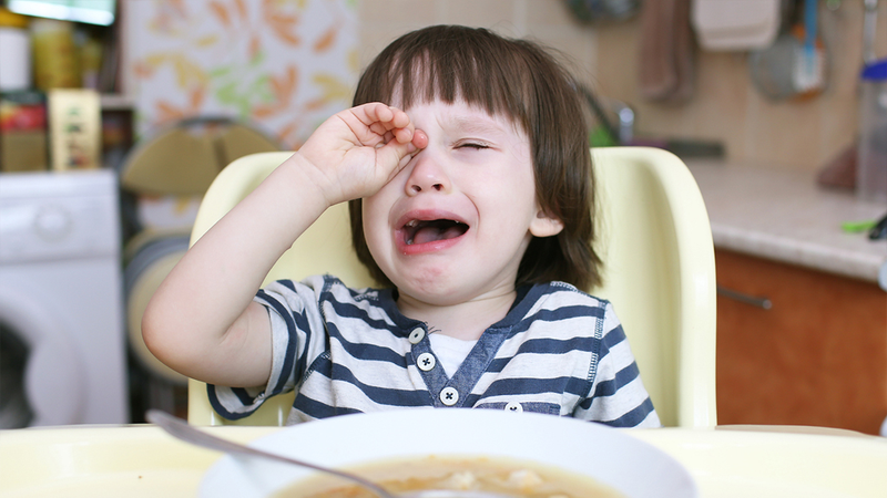 Trẻ 2 tuổi gặp tình trạng biếng ăn do tâm lý, ba mẹ cần giải khắc phục như thế nào?